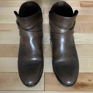 Bare Traps bootie brown 7.5M